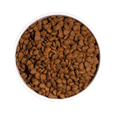 Aliment complet destiné aux chats de toutes les races. Avec une teneur élevée en protéines, appropriée pour l'organisme carnivor